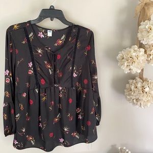 Beautiful Old Navy blouse!
